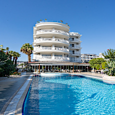 Romance Beach Hotel